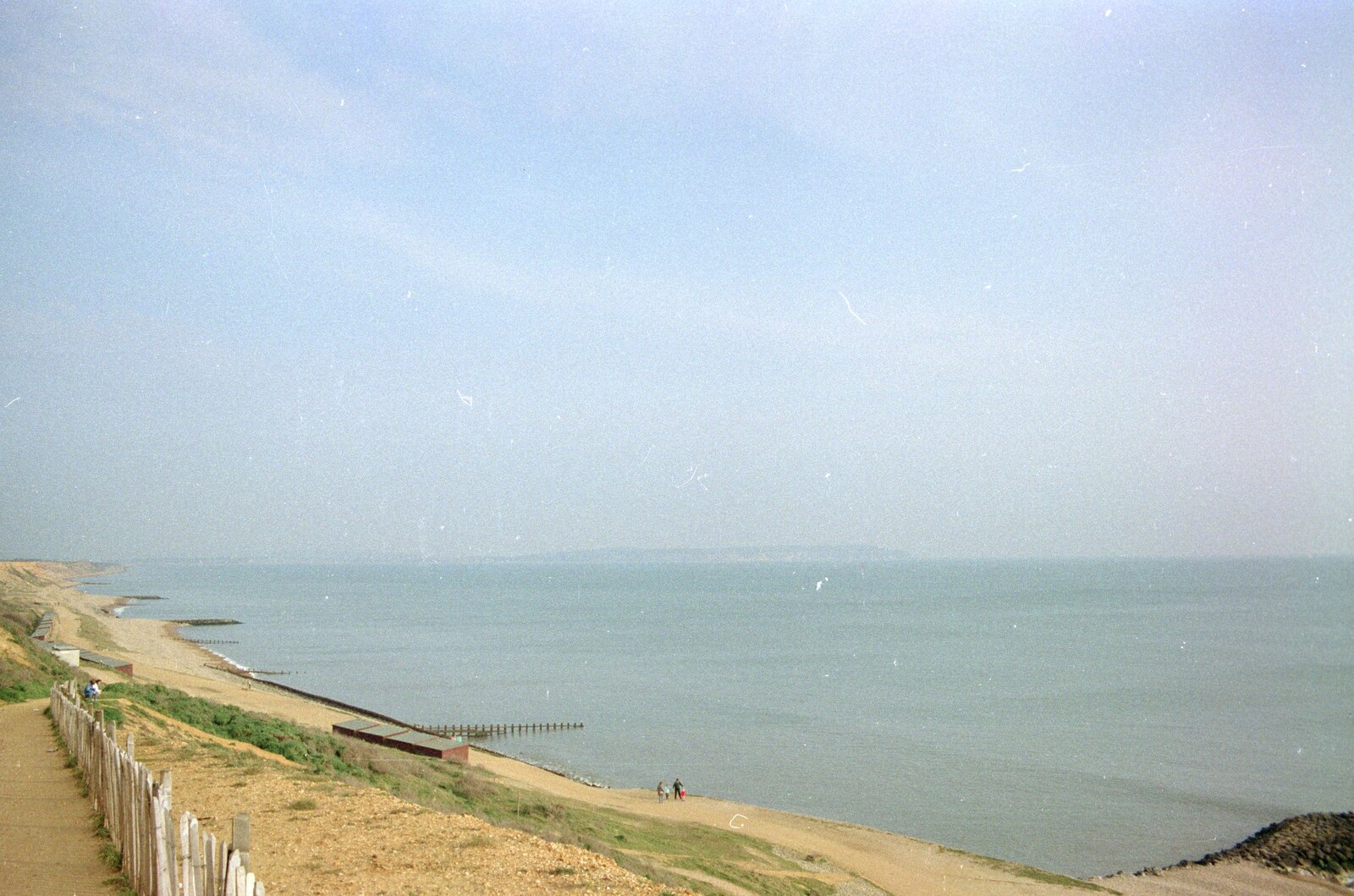 Barton-on-Sea and Farnborough Miscellany, Hampshire - 11th April 1989: Barton sea front, looking towards the Isle of Wight
