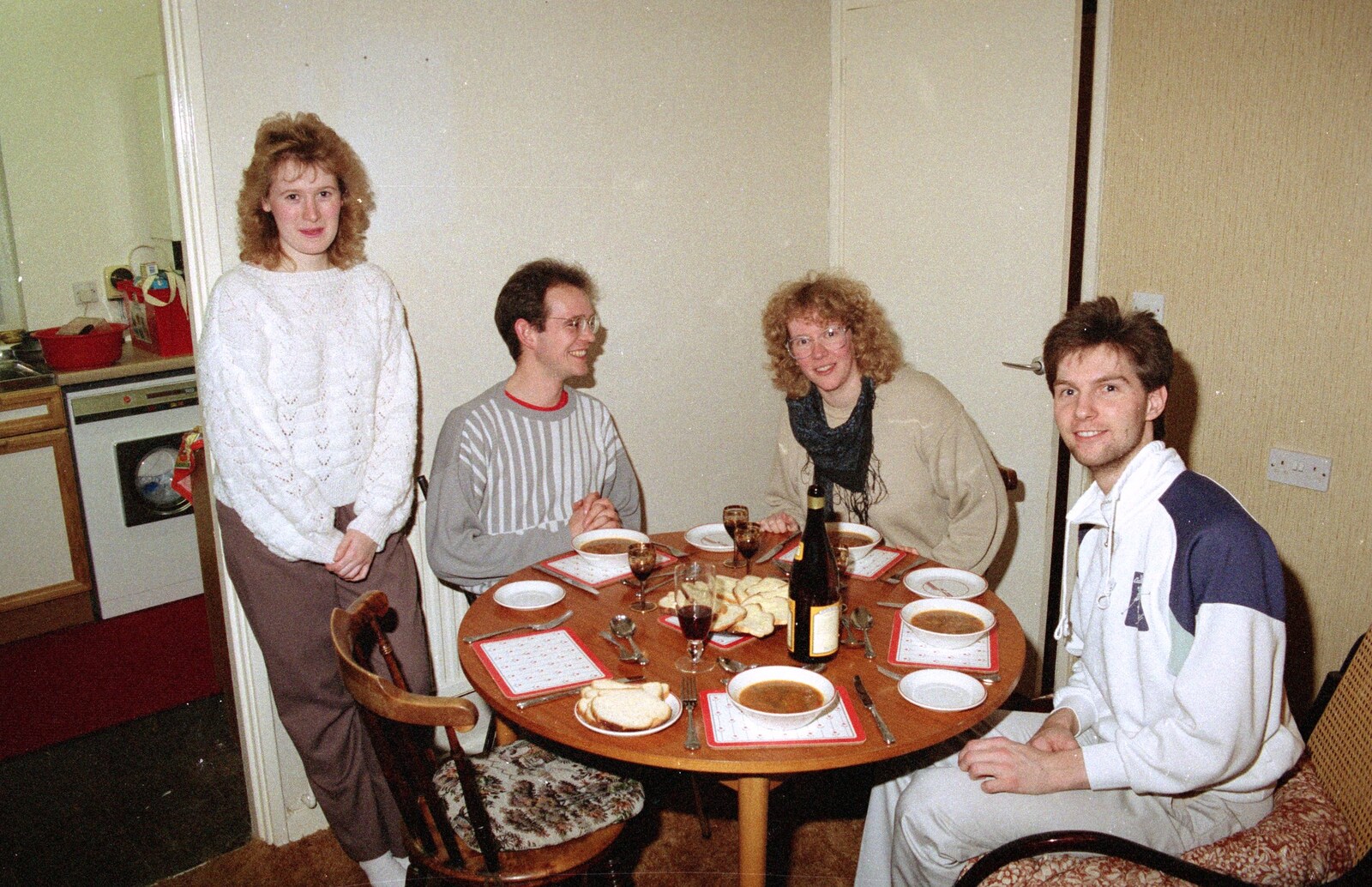 Barton-on-Sea and Farnborough Miscellany, Hampshire - 11th April 1989: Maria, Phil, Liz and Sean eat soup