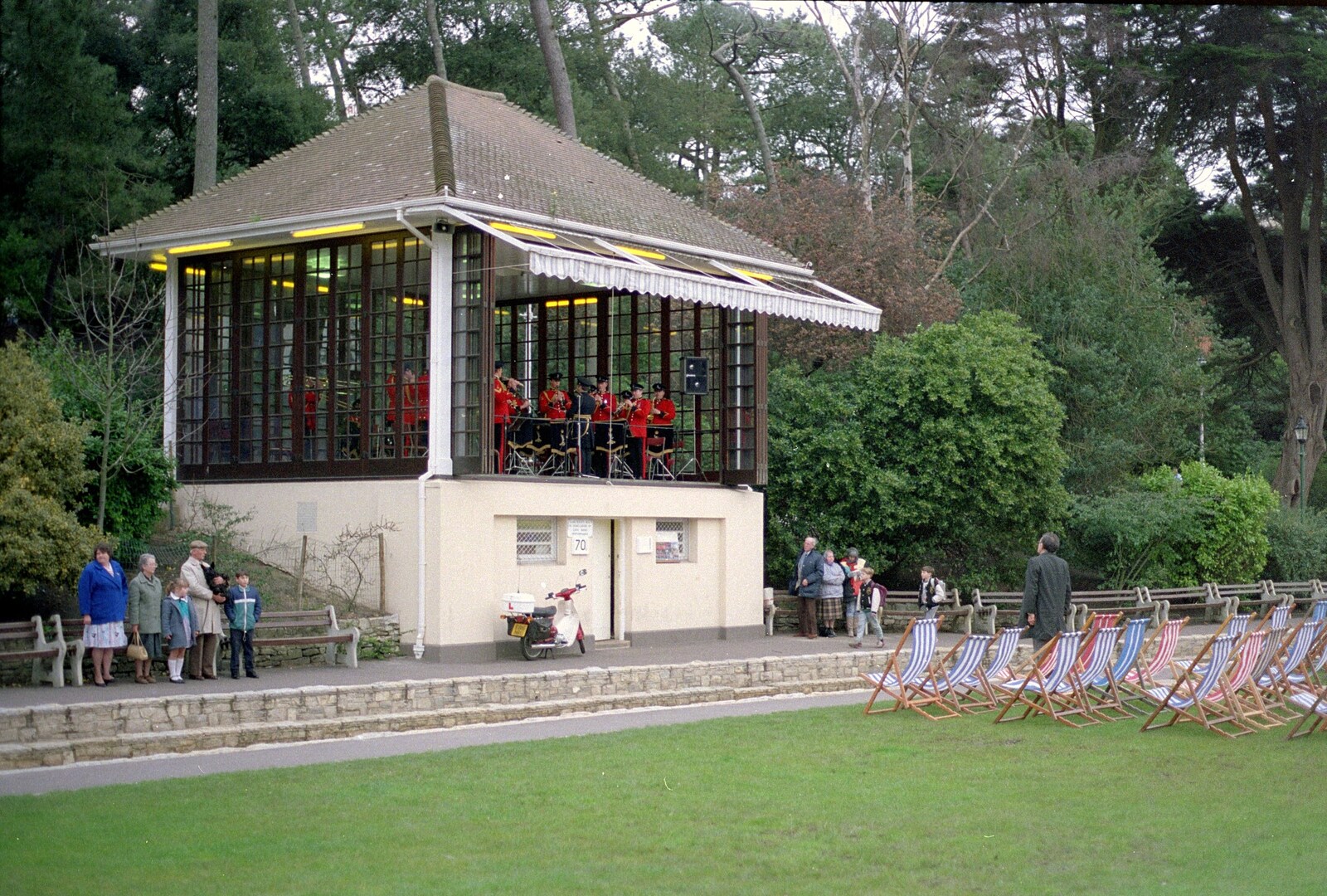 The Vineyard, Christchurch and Pizza, New Milton and the New Forest - 2nd April 1989: The bandstand at Bournemouth