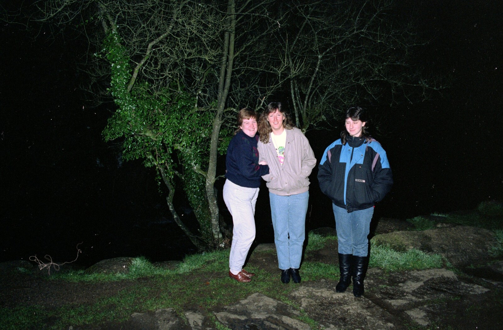 Uni: Dartmoor Night and Day, Dartmouth and a bit of Jiu Jitsu, Devon - 29th April 1989: Kate, Caroline and Jackie on the river bank at Postbridge