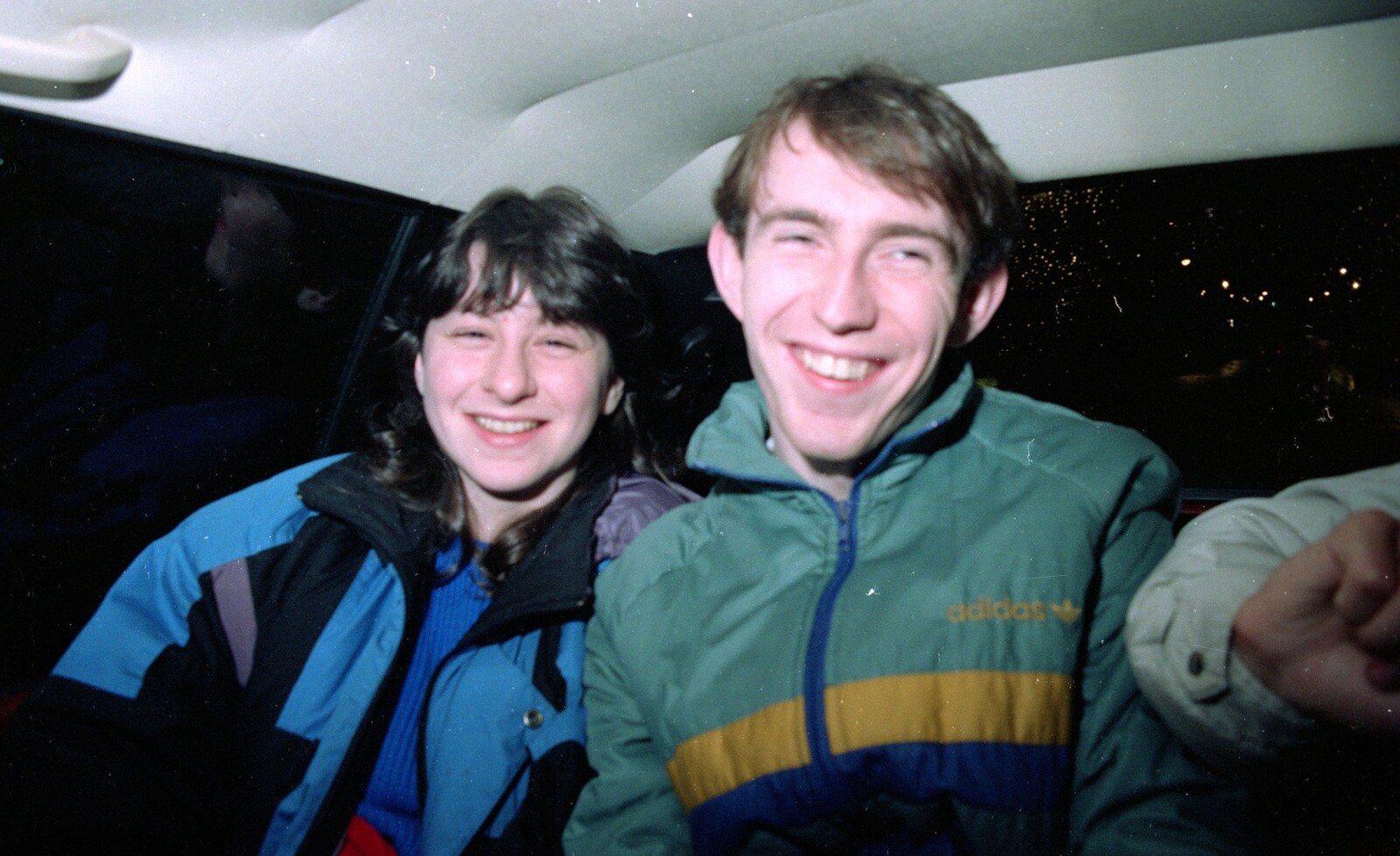 Uni: Dartmoor Night and Day, Dartmouth and a bit of Jiu Jitsu, Devon - 29th April 1989: Jackie and Dave in the back of Kate's car