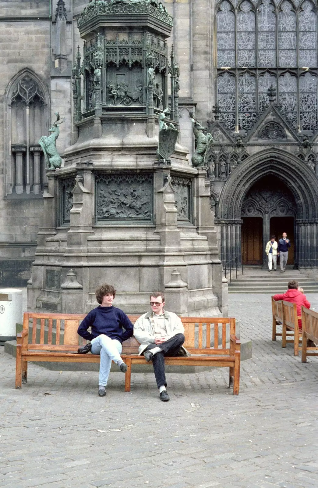 Angela and Hamish sit on a bench, from Uni: A Trip To Glasgow and Edinburgh, Scotland - 15th May 1989