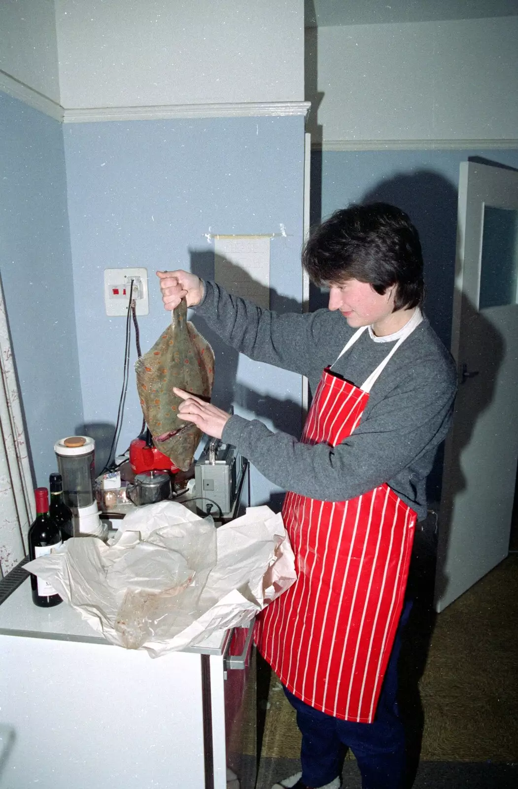 The massive fish is inspected, from Uni: A Trip To Glasgow and Edinburgh, Scotland - 15th May 1989