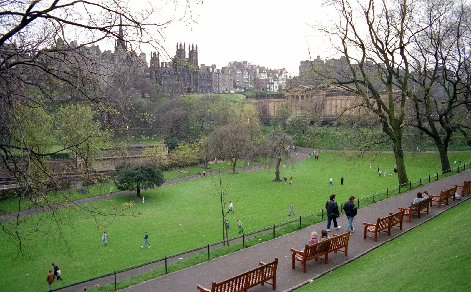 A park by the museum, from Uni: A Trip To Glasgow and Edinburgh, Scotland - 15th May 1989