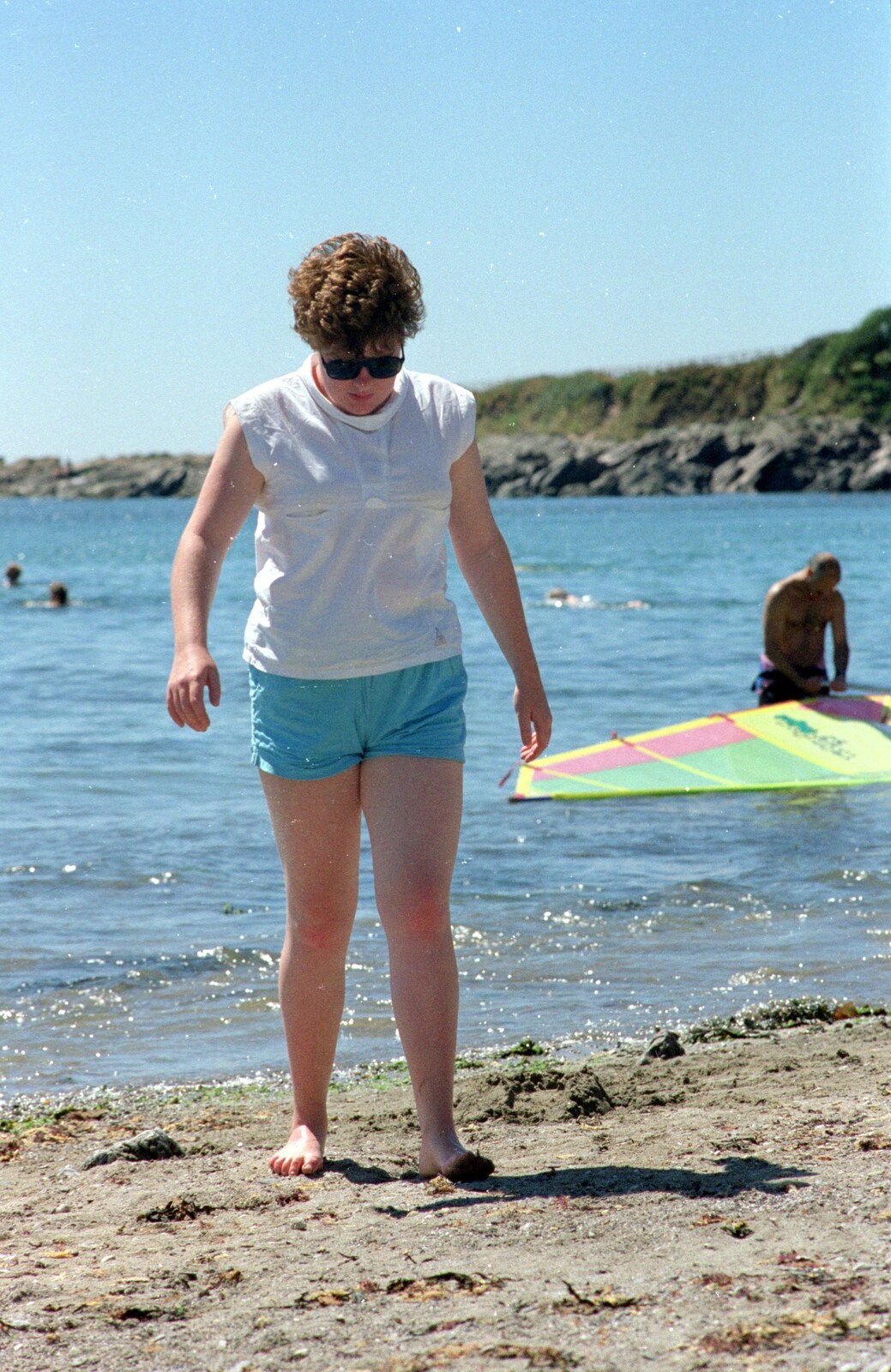Uni: Country Clubs, On The Beach and Organs, Plymouth - 28th May 1989: Kate walks back from the beach