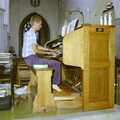More organg action and socked feet, Uni: Country Clubs, On The Beach and Organs, Plymouth - 28th May 1989