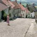 Kate looks back up Gold Hill, Shaftesbury, Uni: A Trip to Yeovil, Shaftesbury, and the Tamar Bridge - 28th May 1989