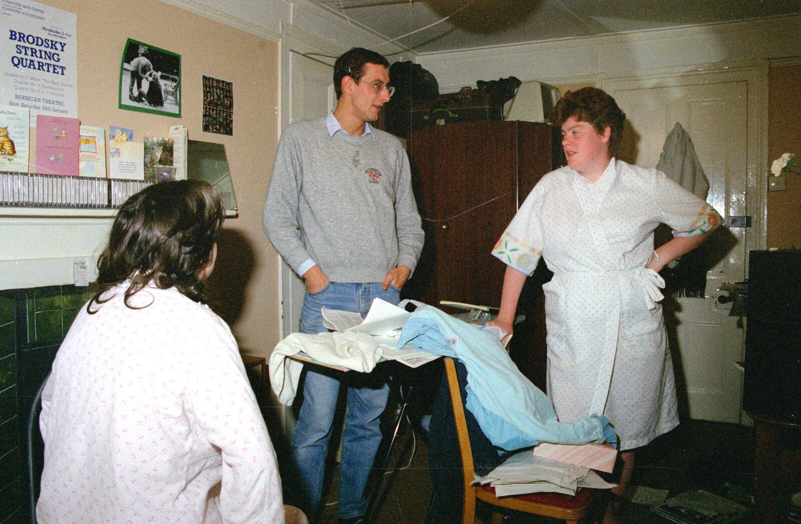 Jackie, Dobbs and Kate in Nosher's room from Uni: Riki's Barbeque and Dobbs' Jitsu, Plymouth, Devon - 2nd June 1989