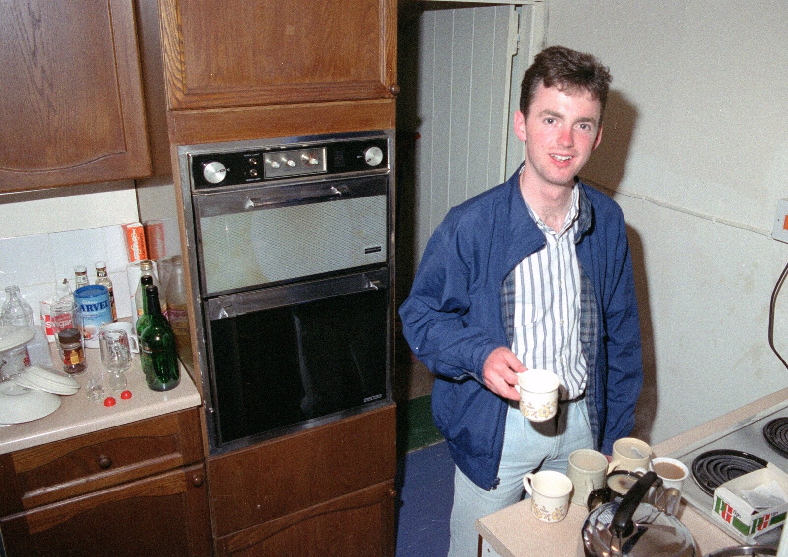John makes the tea from Uni: A Trip to Mount Edgcumbe, Cornwall - 17th June 1989