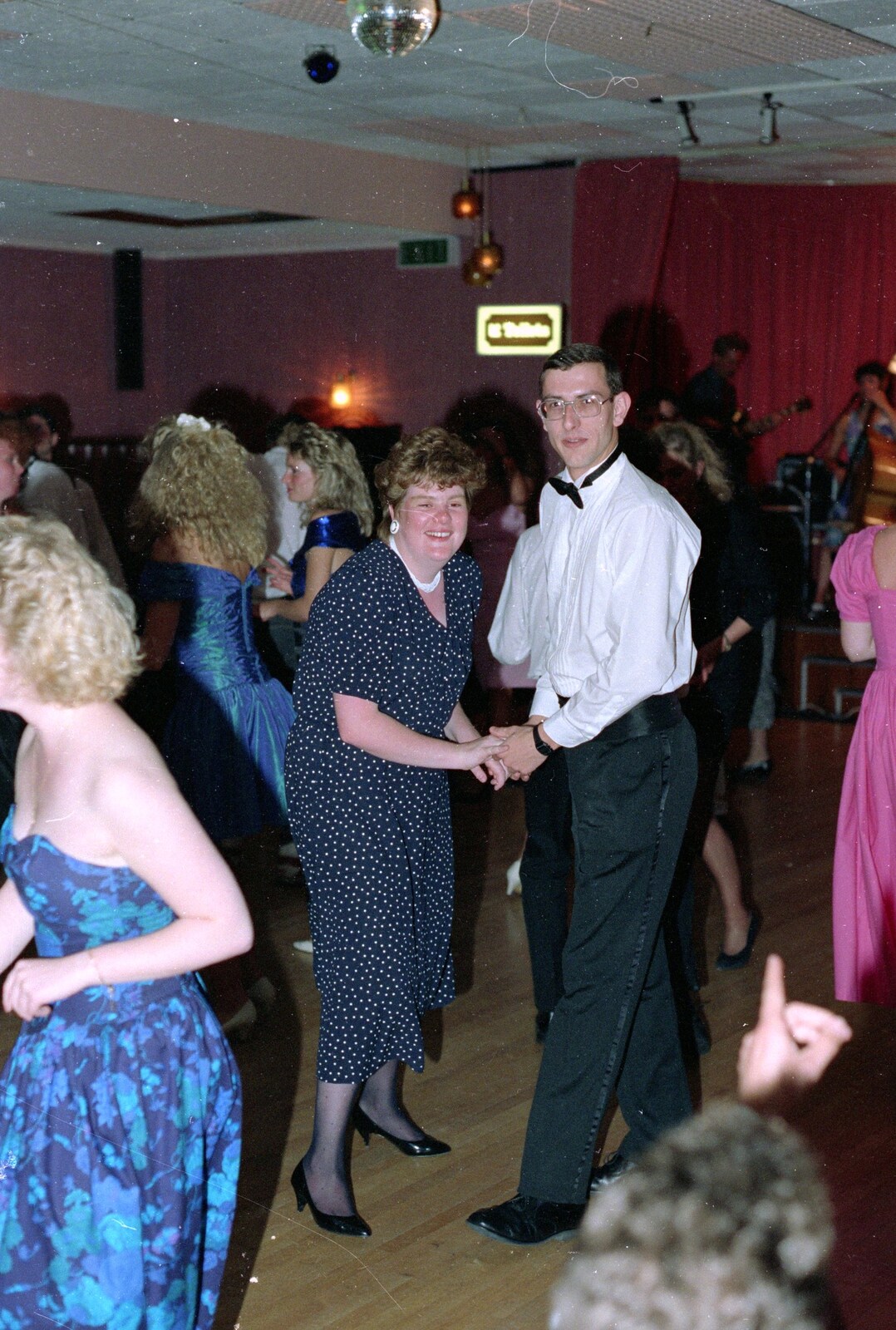Kate and Dobbs have a dance from Uni: The BABS End-of-Course Ball, New Continental Hotel, Plymouth - 21st June 1989