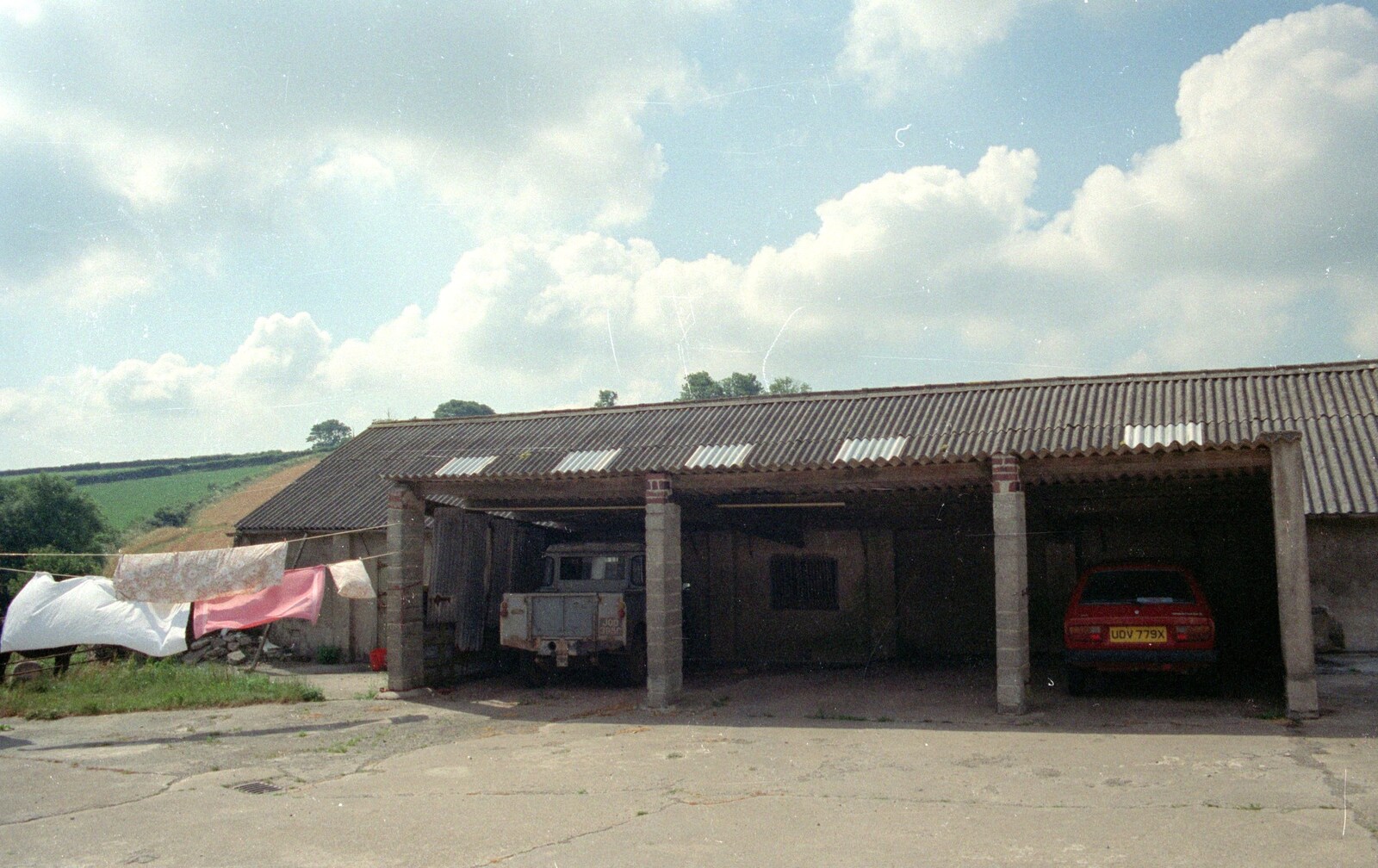 Pitt Farm garages from Uni: A Trip to the Riviera and Oberon Gets New Shoes, Torquay and Harbertonford, Devon - 3rd July 1989