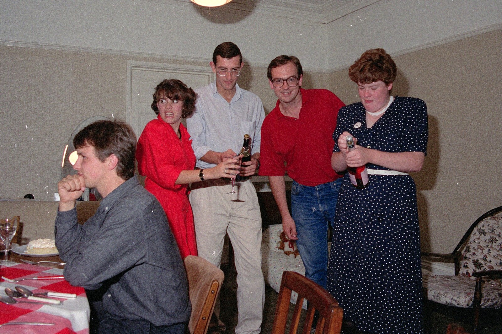 Uni: A Wyndham Square Economics Party, Stonehouse, Plymouth - 10th July 1989: Andy gets ready to pop the fizz