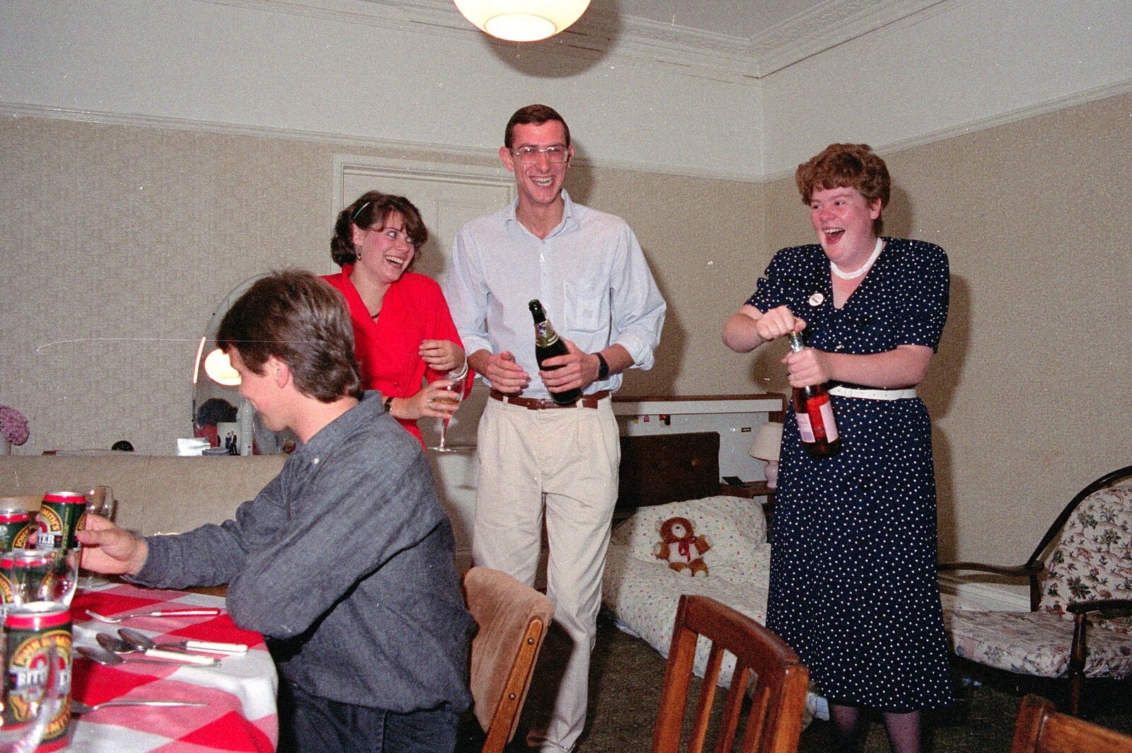 Uni: A Wyndham Square Economics Party, Stonehouse, Plymouth - 10th July 1989: Laffs all round