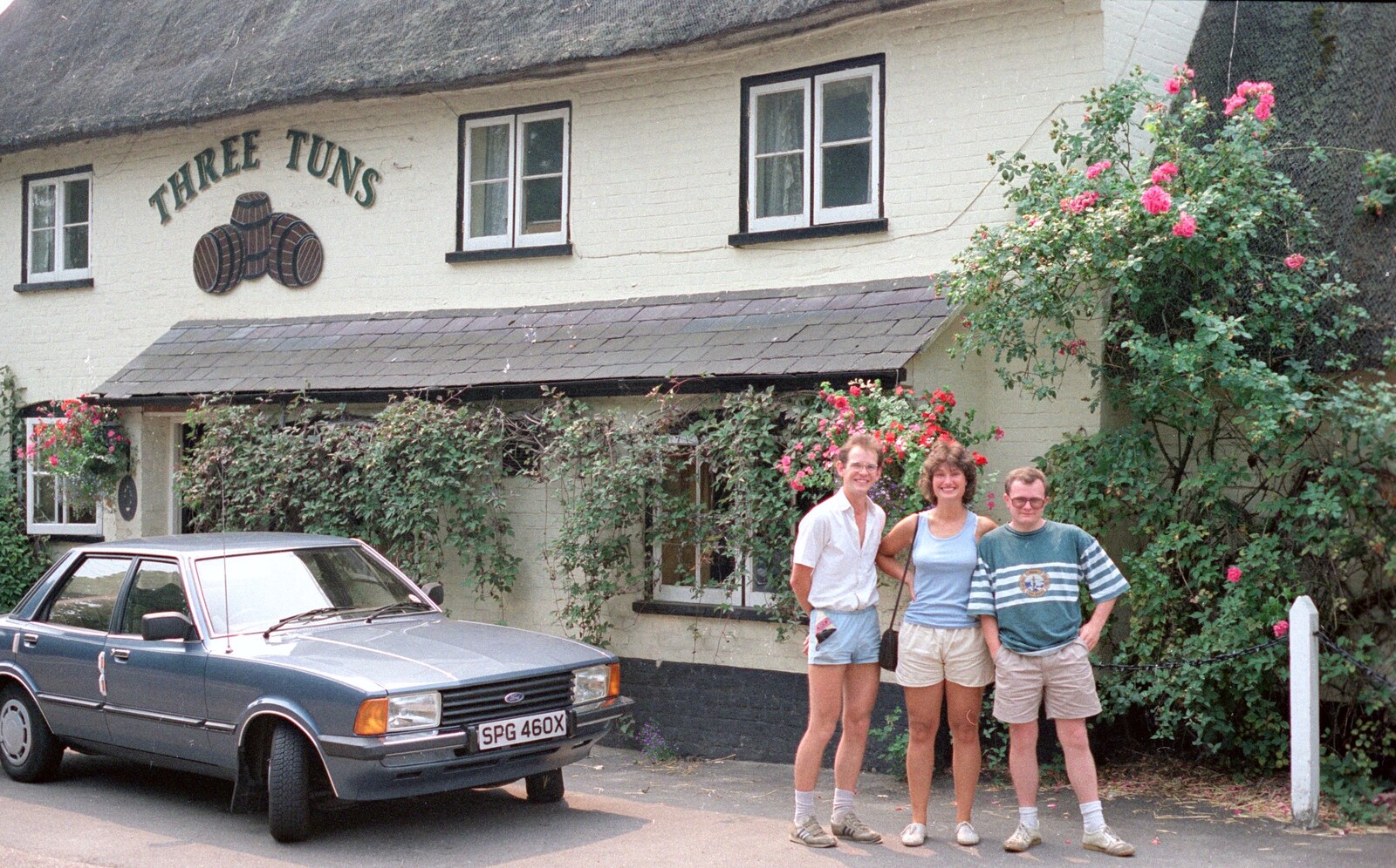 Outside the pub with a 1982 Ford Cortina from Back From Uni: Summer Pruning, Bransgore, Dorset - 25th July 1989