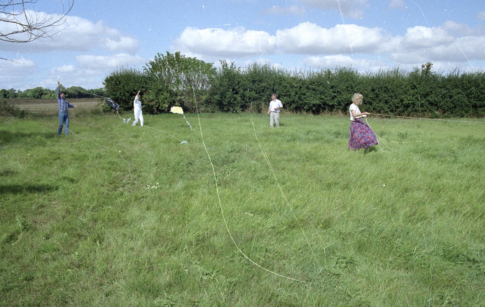 Kite flying is attempted from Kite Flying, and an Introduction to BPCC Printec, Diss, Norfolk - 3rd August 1989