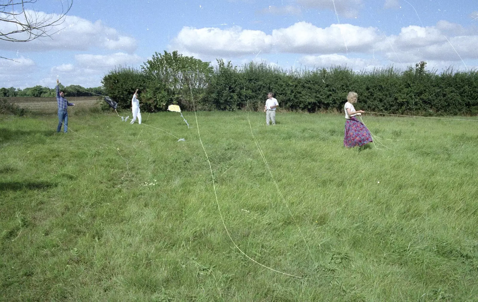 Kite flying is attempted, from Kite Flying, and an Introduction to BPCC Printec, Diss, Norfolk - 3rd August 1989