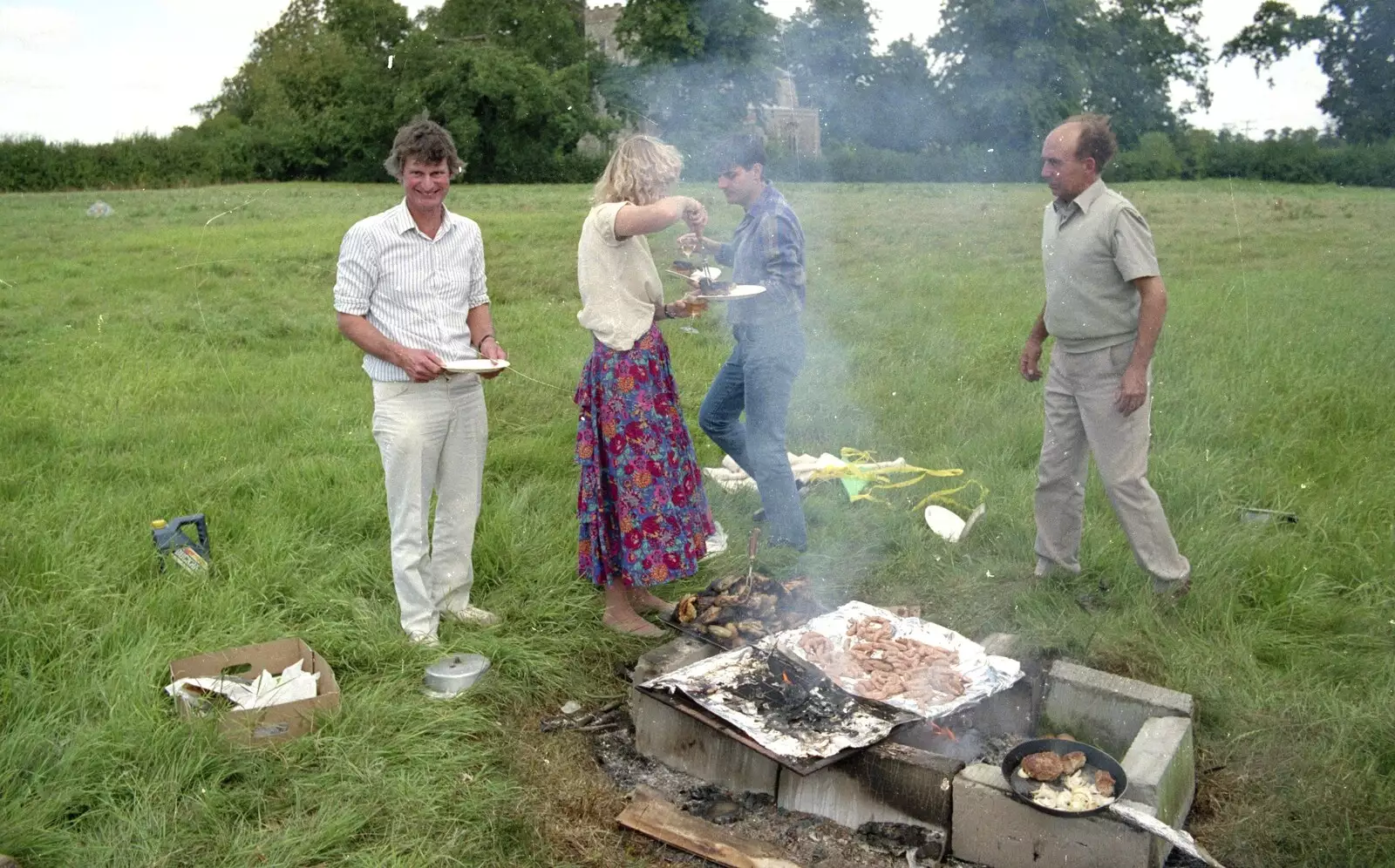 Geoff looks up as a barbeque occurs, from Kite Flying, and an Introduction to BPCC Printec, Diss, Norfolk - 3rd August 1989