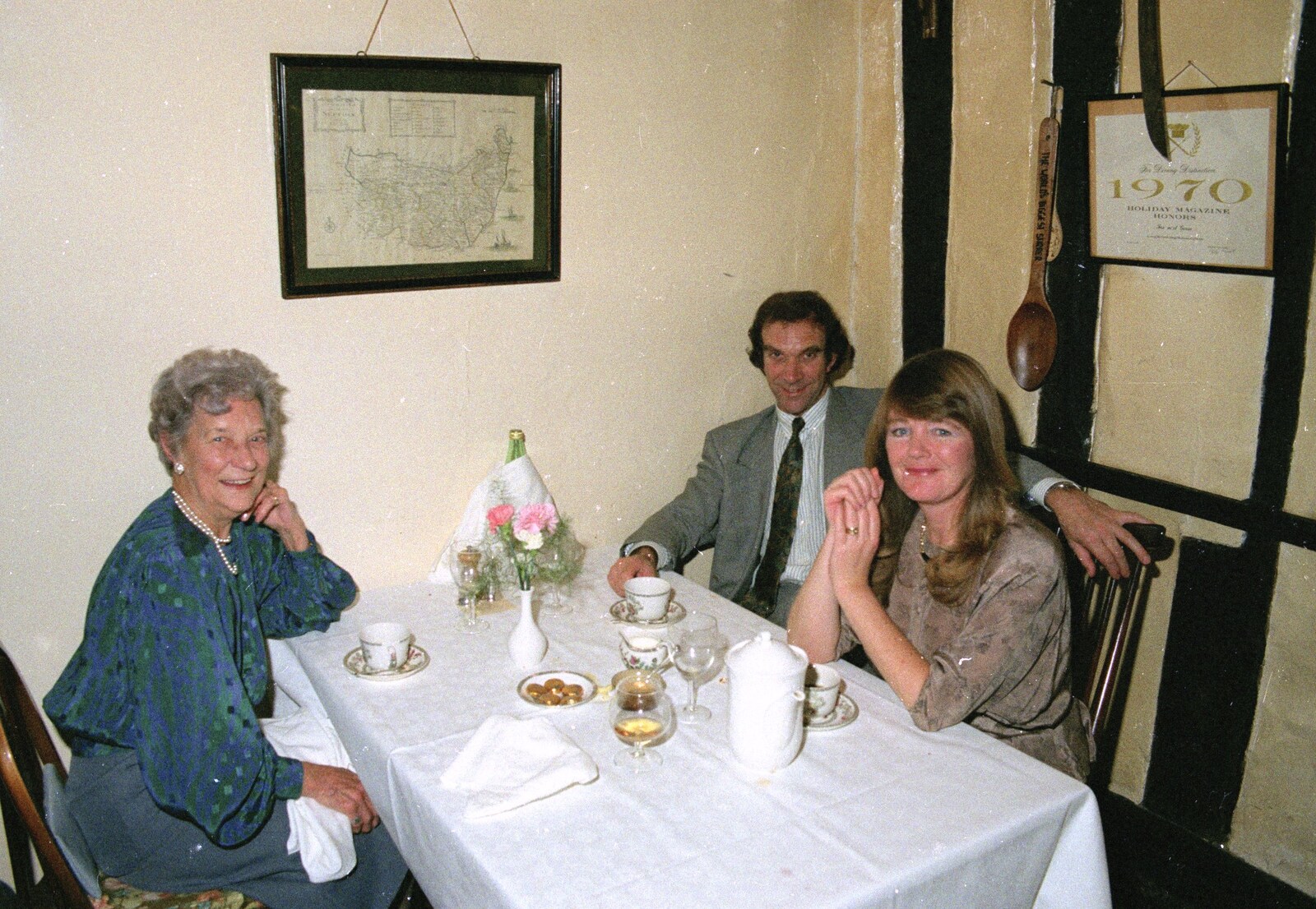 Post-dinner coffee in the Fox and Goose from Mother, Mike and Sean Visit, Stuston, Suffolk - 1st September 1989