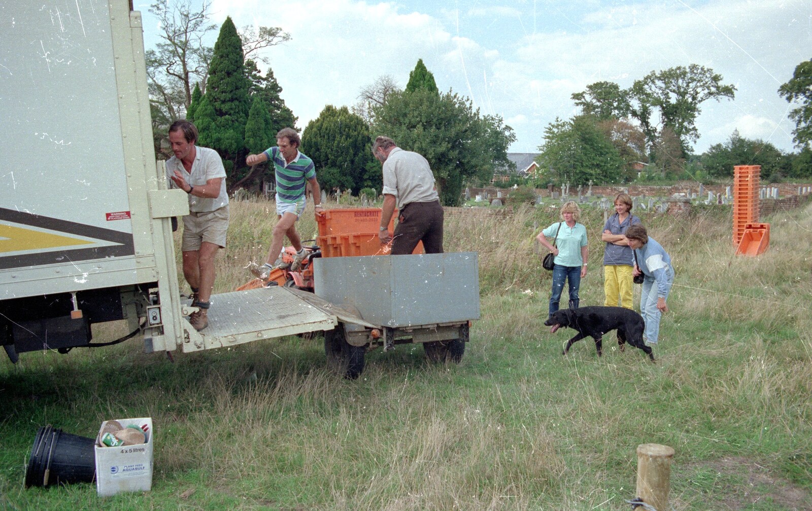Grapes are loaded in to the back of a van from Harrow Vineyard Harvest and Wootton Winery, Dorset and Somerset - 5th September 1989