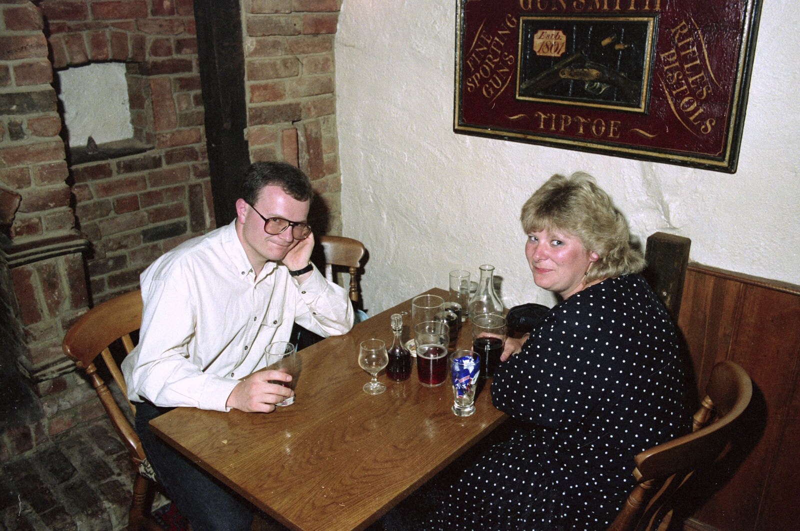 Chris and Phil's Party, Hordle, Hampshire - 6th September 1989: Hamish and Anna in the Plough Inn, Tiptoe