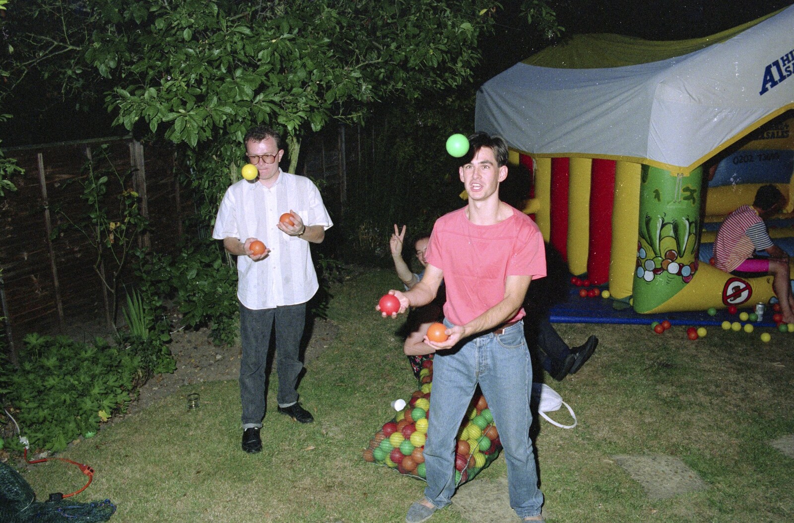 Chris and Phil's Party, Hordle, Hampshire - 6th September 1989: Hamish and Dave Richardson do some juggling