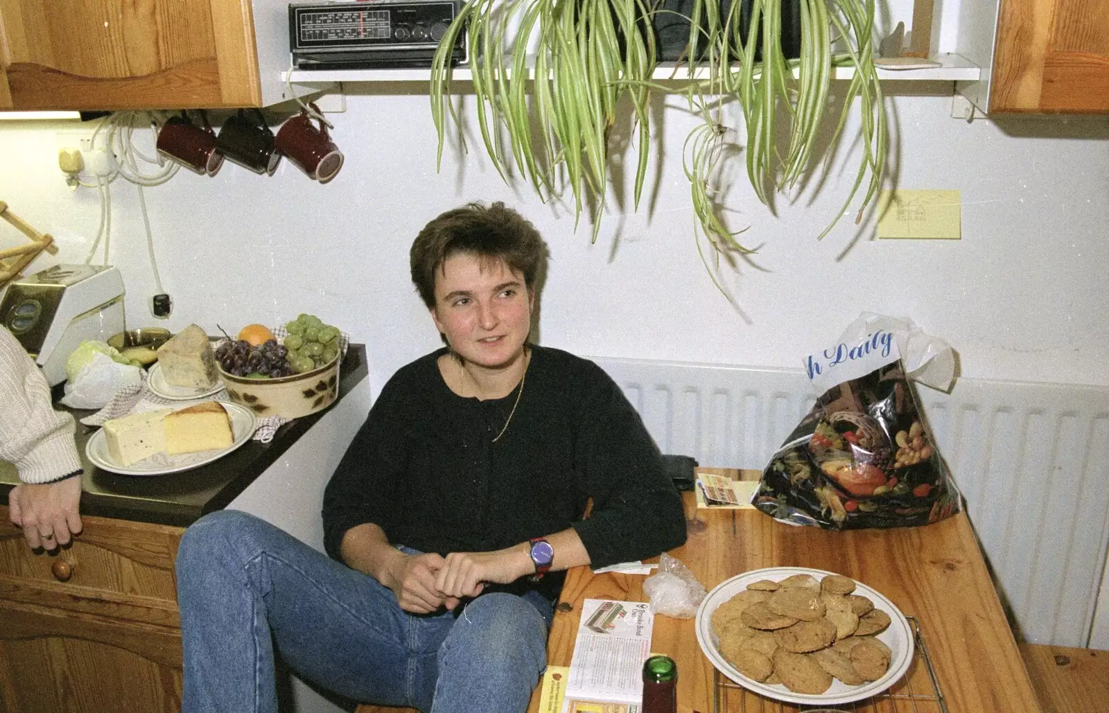 Hanging out with the biscuits, from A Trip to Kenilworth, Warwickshire - 21st September 1989