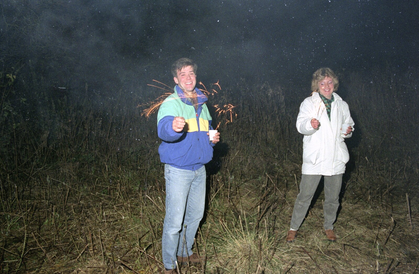 A Stuston Bonfire Night, Suffolk - 5th November 1989: Sparkler action