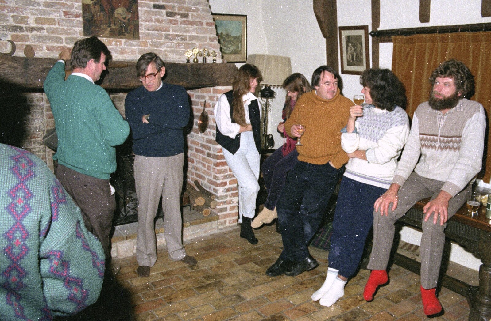 A Stuston Bonfire Night, Suffolk - 5th November 1989: Multiple conversations