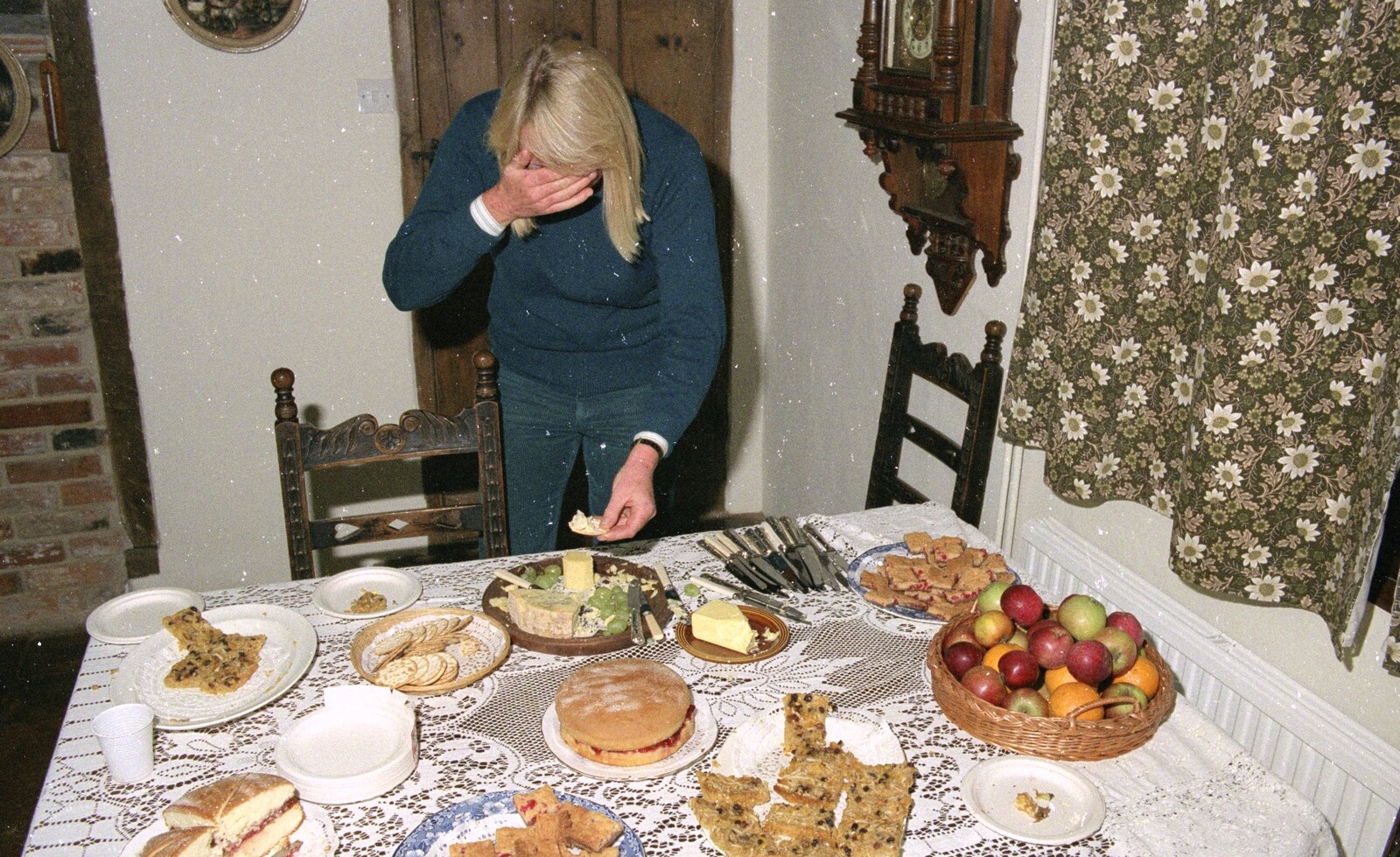 A Stuston Bonfire Night, Suffolk - 5th November 1989: Sue tries to hide