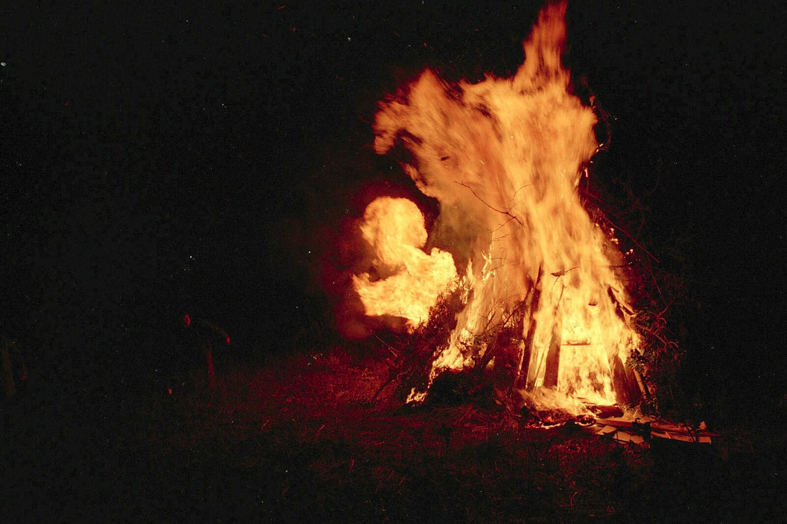A Stuston Bonfire Night, Suffolk - 5th November 1989: The bonfire continues