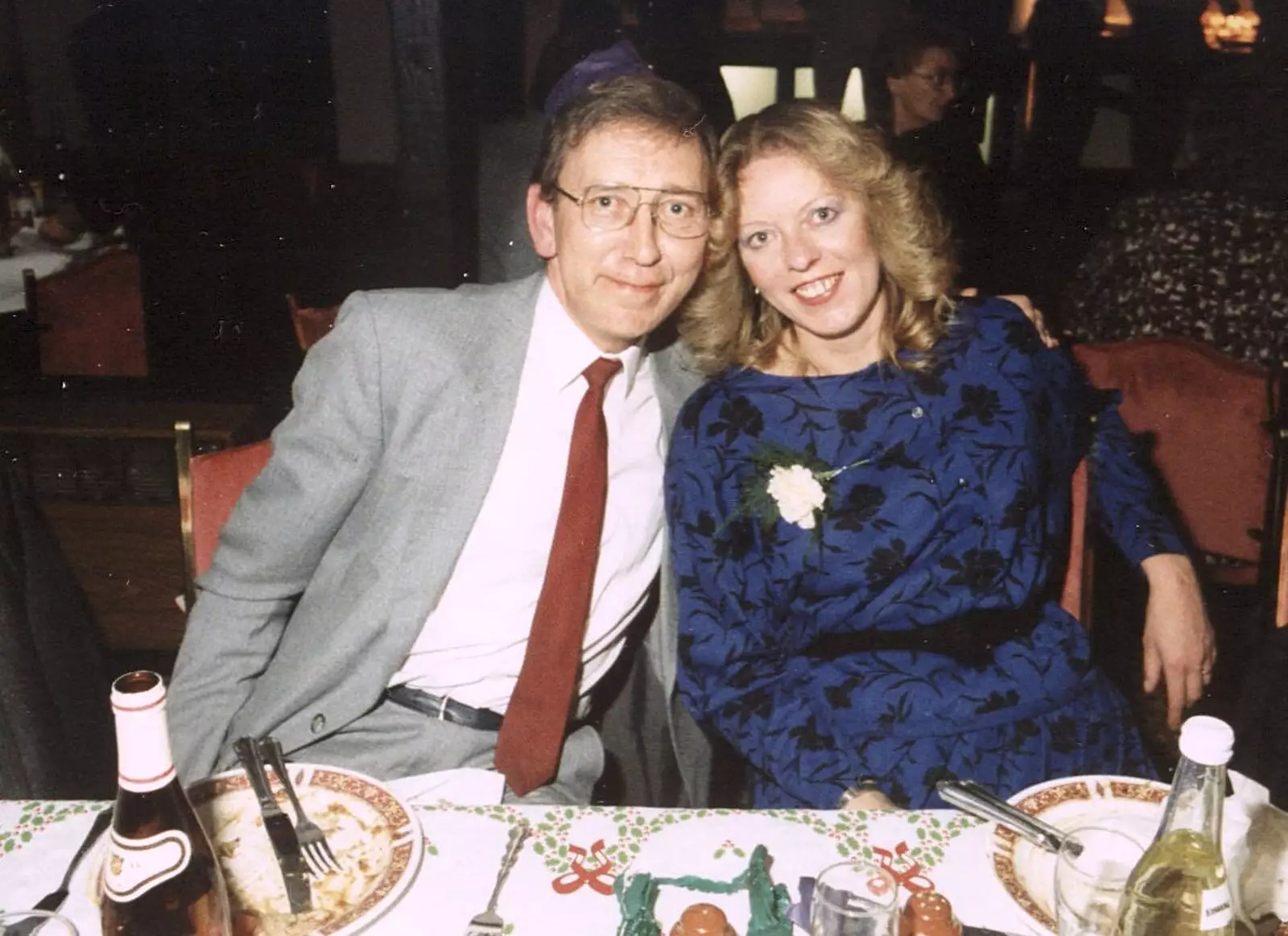 Adrian Lavall and 'Big Sue' from Soman's, from BPCC Printec Christmas Do, Harleston Swan - 15th December 1989