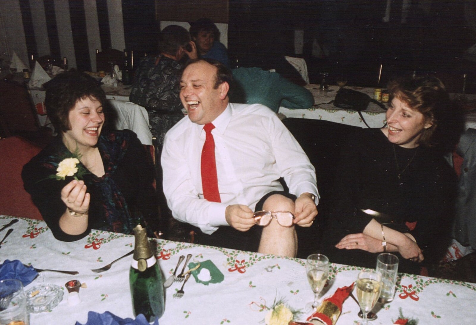 Wendy and Jackie giggle as Mike Perkins does knee specs from BPCC Printec Christmas Do, Harleston Swan - 15th December 1989