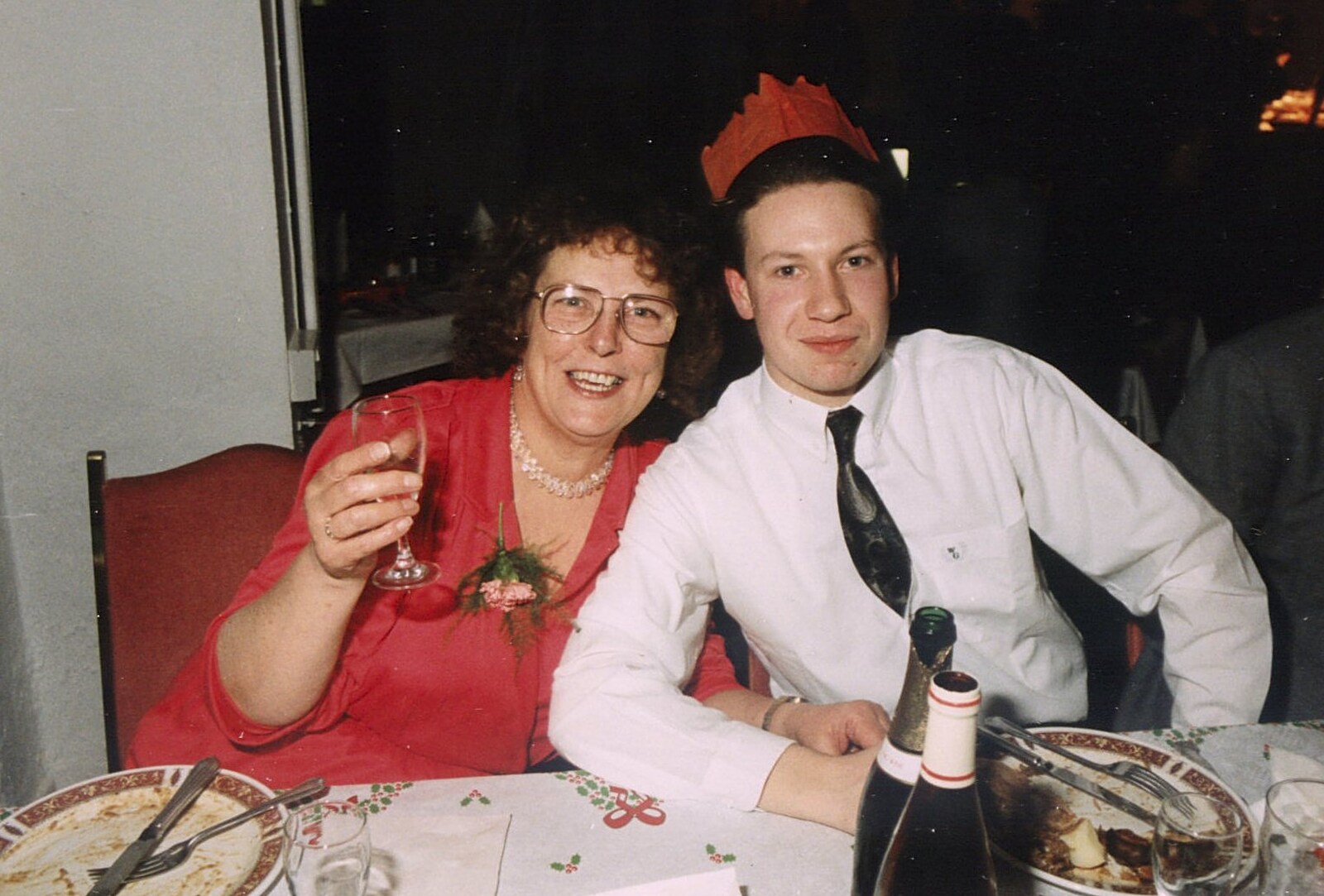 Beryl and Graham from BPCC Printec Christmas Do, Harleston Swan - 15th December 1989