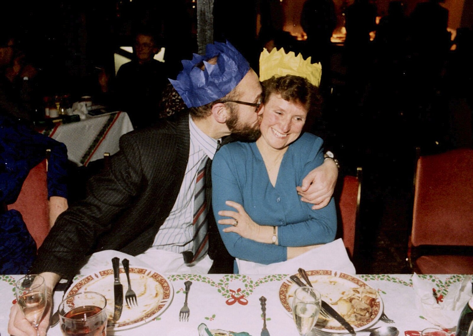 Baz gives Wendy a peck on the cheek from BPCC Printec Christmas Do, Harleston Swan - 15th December 1989