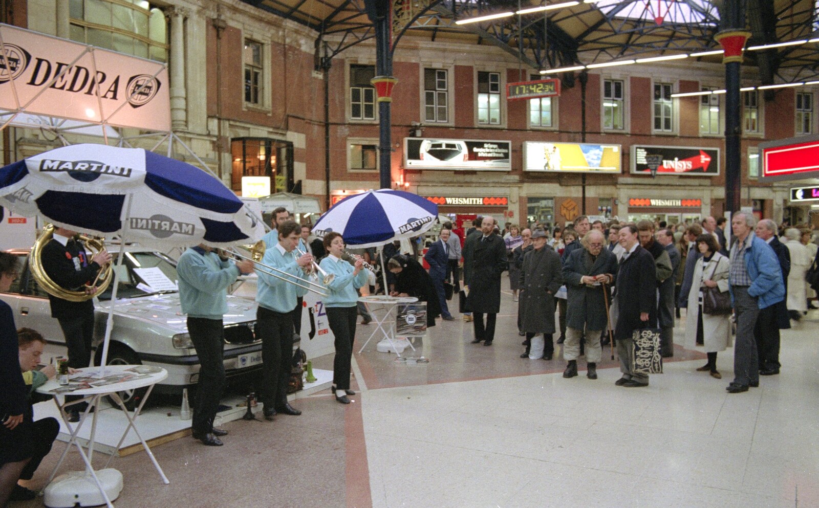 There's a trad jazz band at Victoria Station from Brighton Rock: Visiting Riki and John, Brighton, East Sussex - 5th March 1990