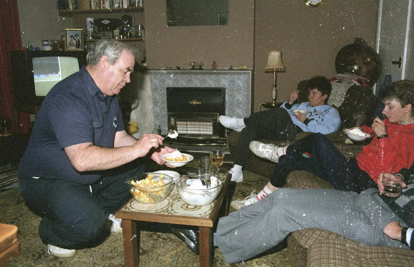 Kenny serves up some pudding, from An "Above The Laundrette" Barbeque, Diss, Norfolk - 28th May 1990