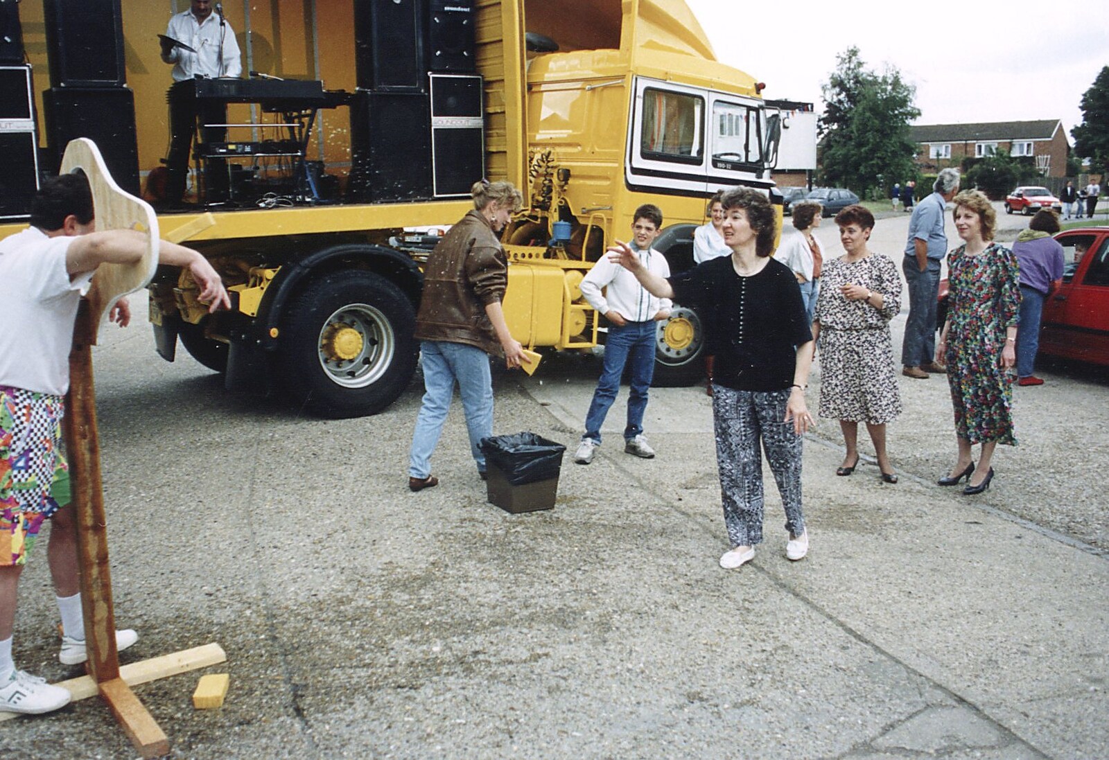 BPCC Anglia Web Open Day, Diss, Norfolk - 23rd June 1990: Brenda hurls a wet sponge at Brian Williams