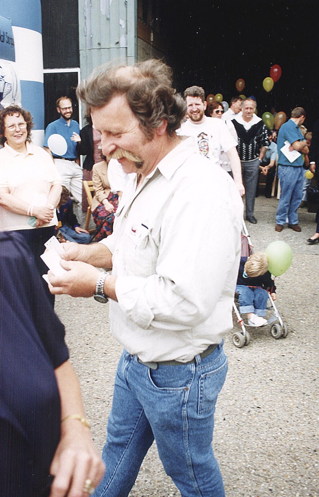 BPCC Anglia Web Open Day, Diss, Norfolk - 23rd June 1990: Rod 'Leccy Walesa' Todd wins something in the raffle