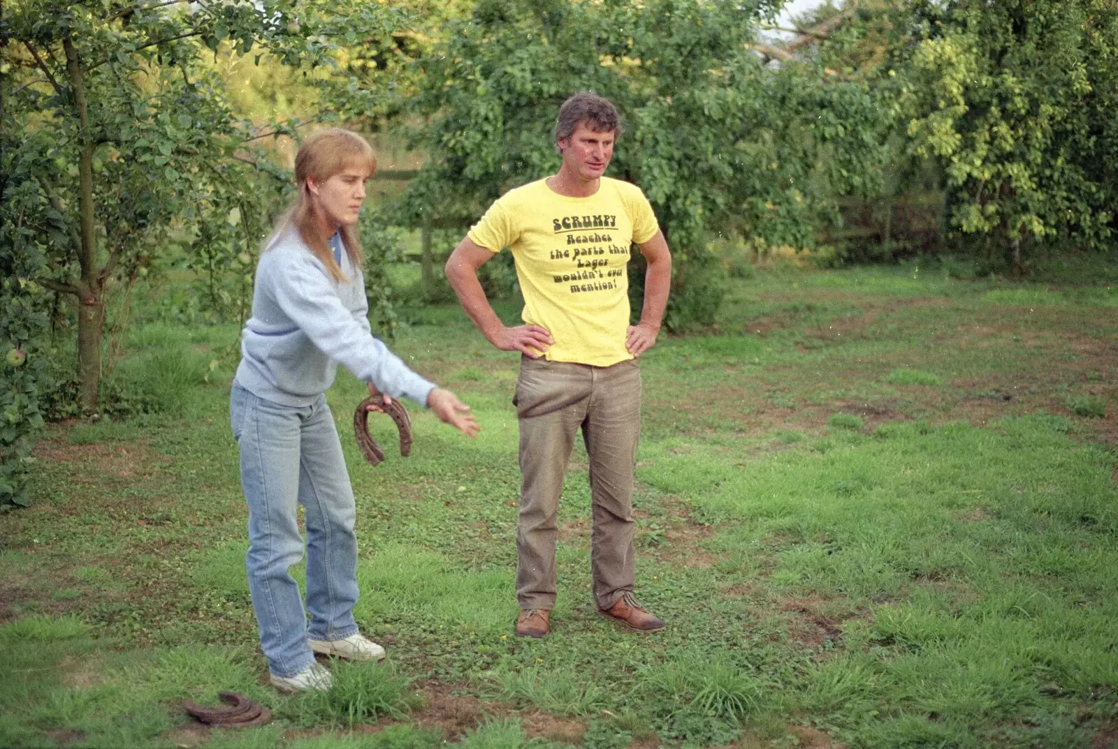 Another session of horseshoe tossing, from Sue's Fire Dance, Stuston, Suffolk - 21st July 1990