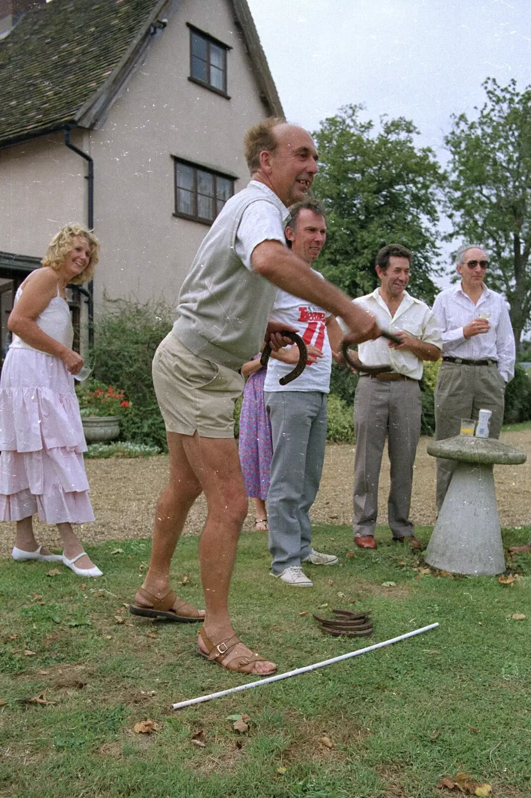 Herbert 'Hands' lobs horseshoes, from A Bike Ride to Redgrave, Suffolk - 11th August 1990