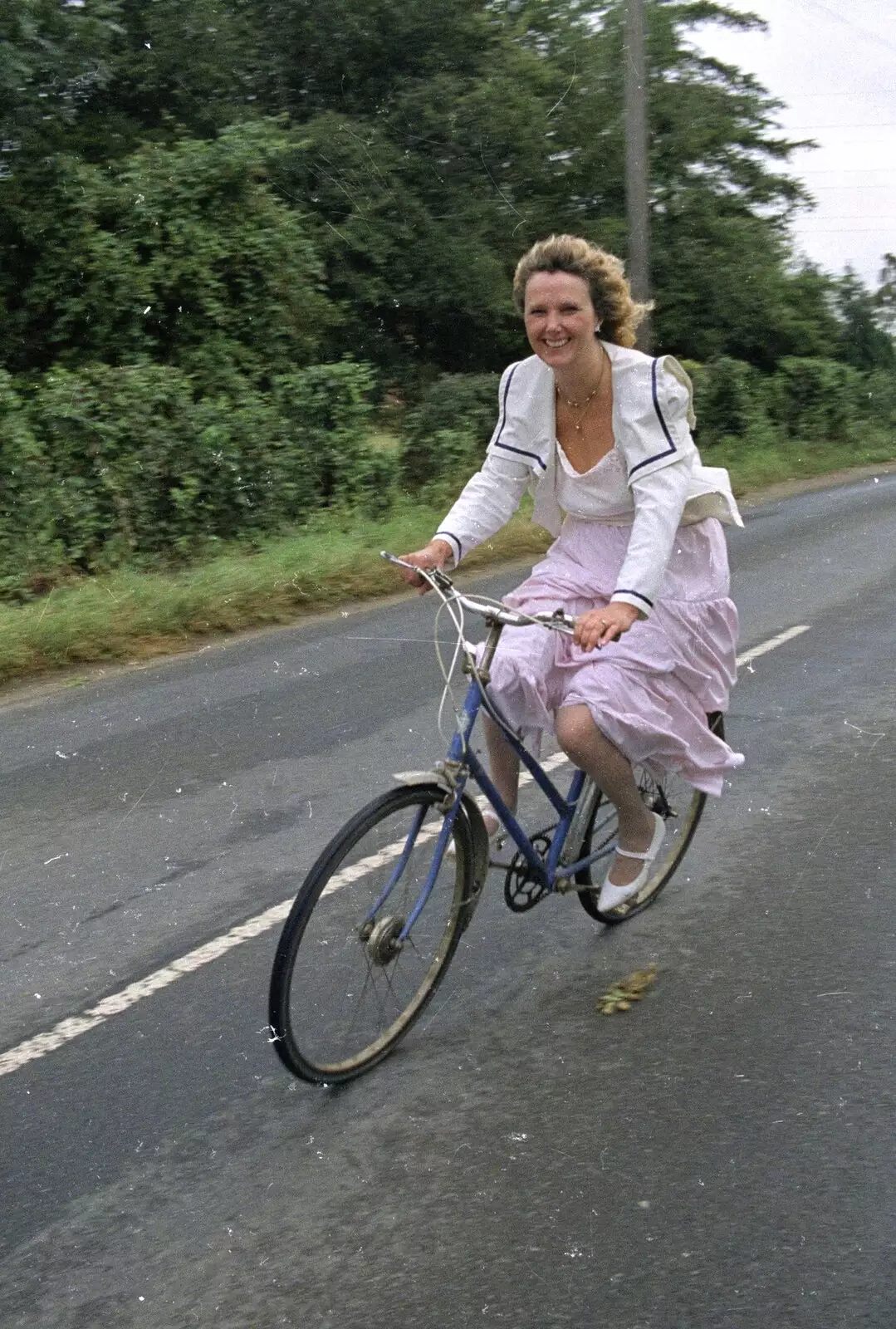 Elteb speeds along, from A Bike Ride to Redgrave, Suffolk - 11th August 1990