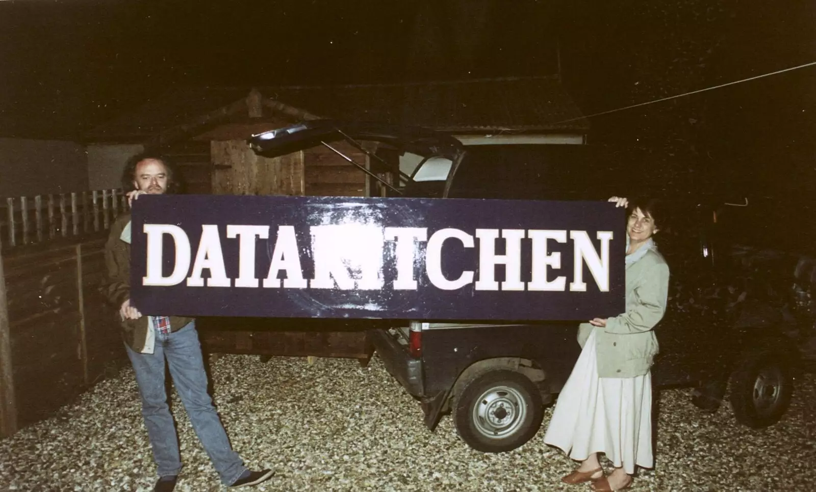 Ian Hireson picks up Nosher's signwriting, from A Bike Ride to Redgrave, Suffolk - 11th August 1990