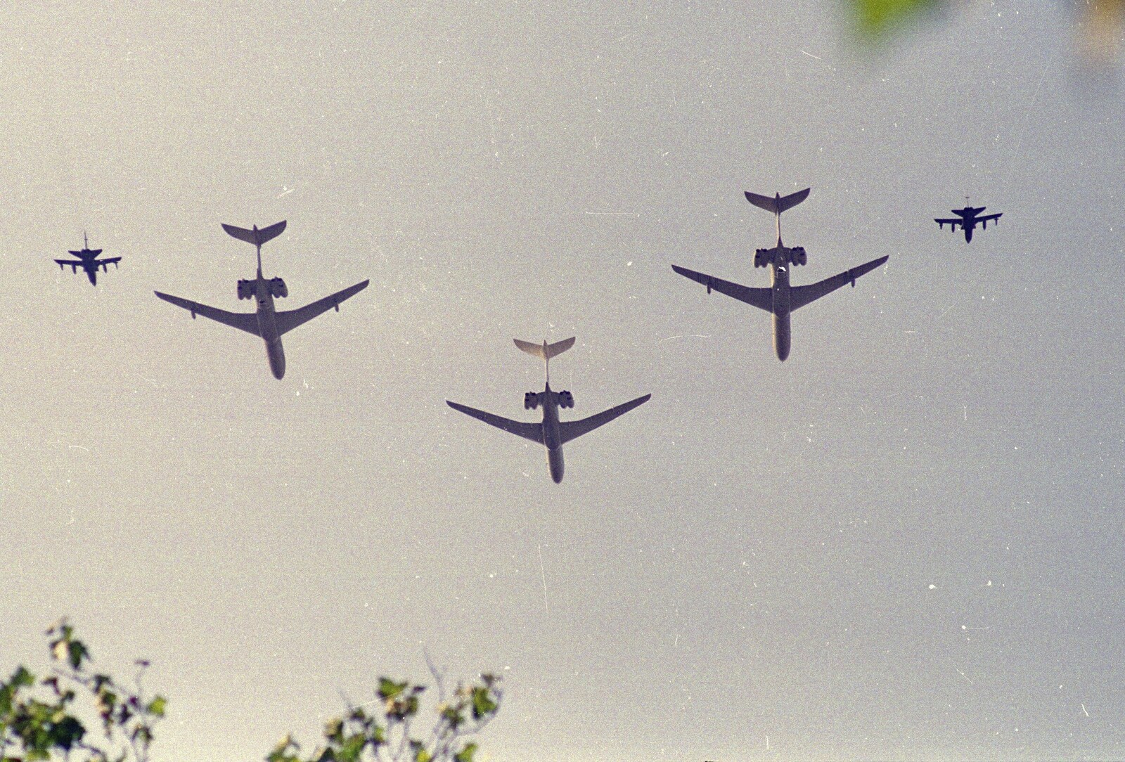 Three VC10 tankers fly past the Mall from A Trip to Sean's, and a Battle of Britain Flypast, Farnborough, Suffolk and London - 15th September 1990