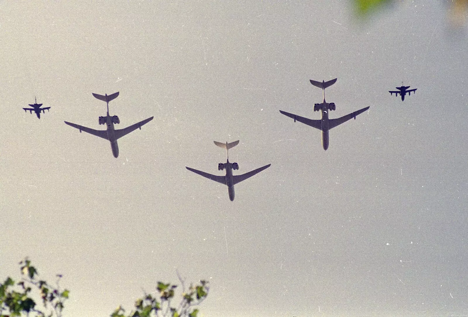 Three VC10 tankers fly past the Mall, from A Trip to Sean's, and a Battle of Britain Flypast, Farnborough, Suffolk and London - 15th September 1990