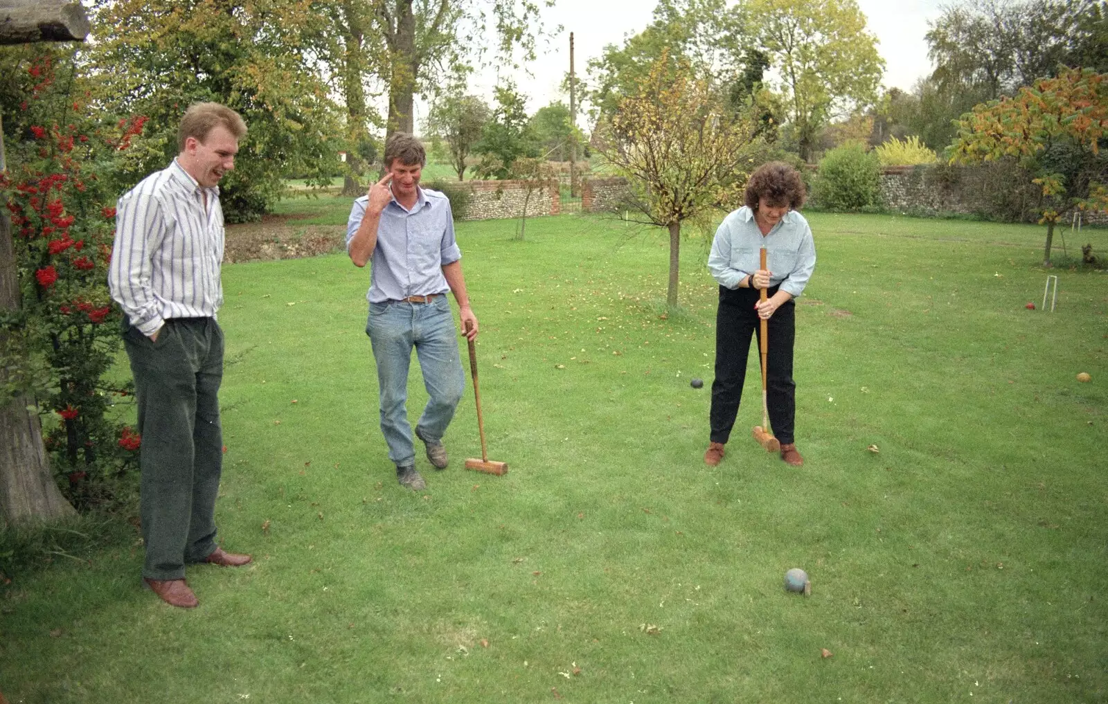 Geoff pokes his eye out, from Croquet, and Printec at the Railway Tavern, Stuston and Diss - 30th September 1990