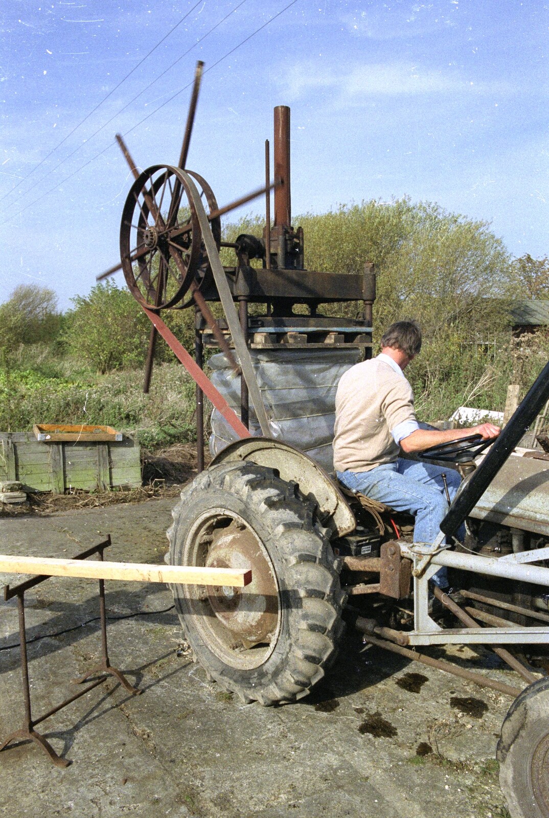 Geoff spins up the press from The Annual Cider Making Event, Stuston, Suffolk - 11th October 1990