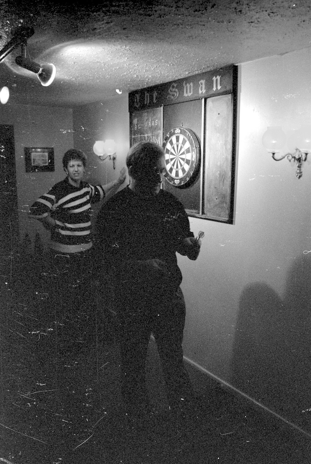 Darts in the Swan Inn from Darts at the Swan Inn and a Nigel Party, Lancaster Gate - 23rd March 1991