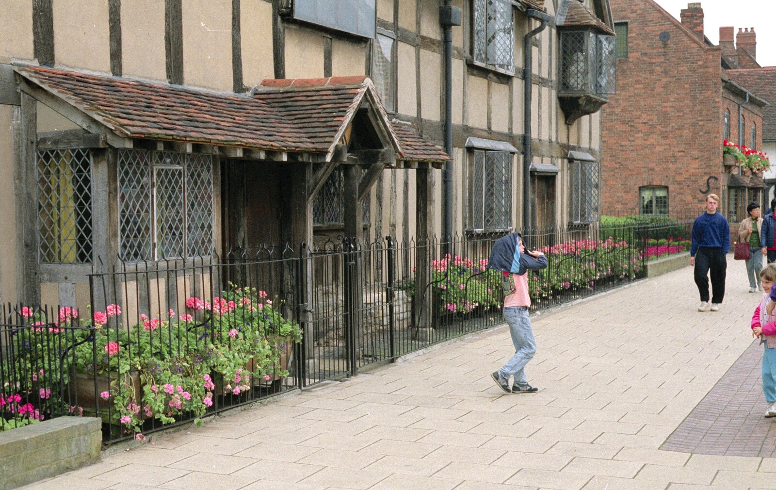 A Trip to Stratford-Upon-Avon and Other Randomness, Warwickshire, Suffolk and Norfolk - 28th June 1991: A kid messes about in front of Bill's house