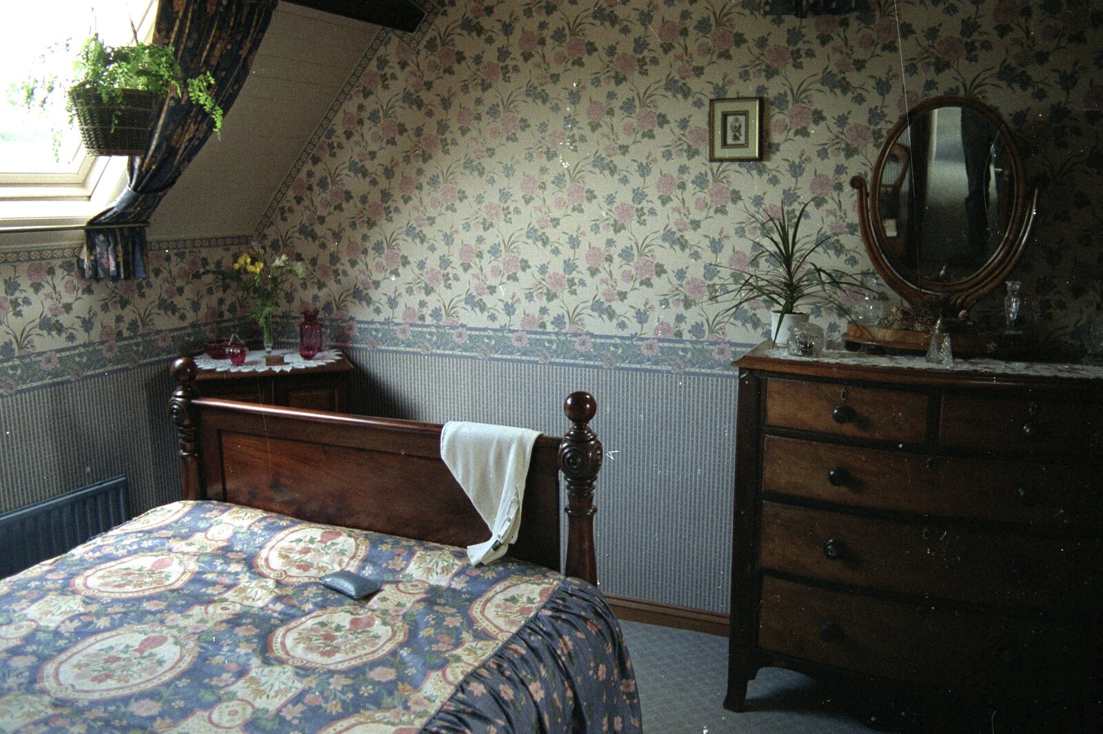 The spare bedroom from Plymouth and The Chapel, Hoo Meavy, Devon - 25th July 1991