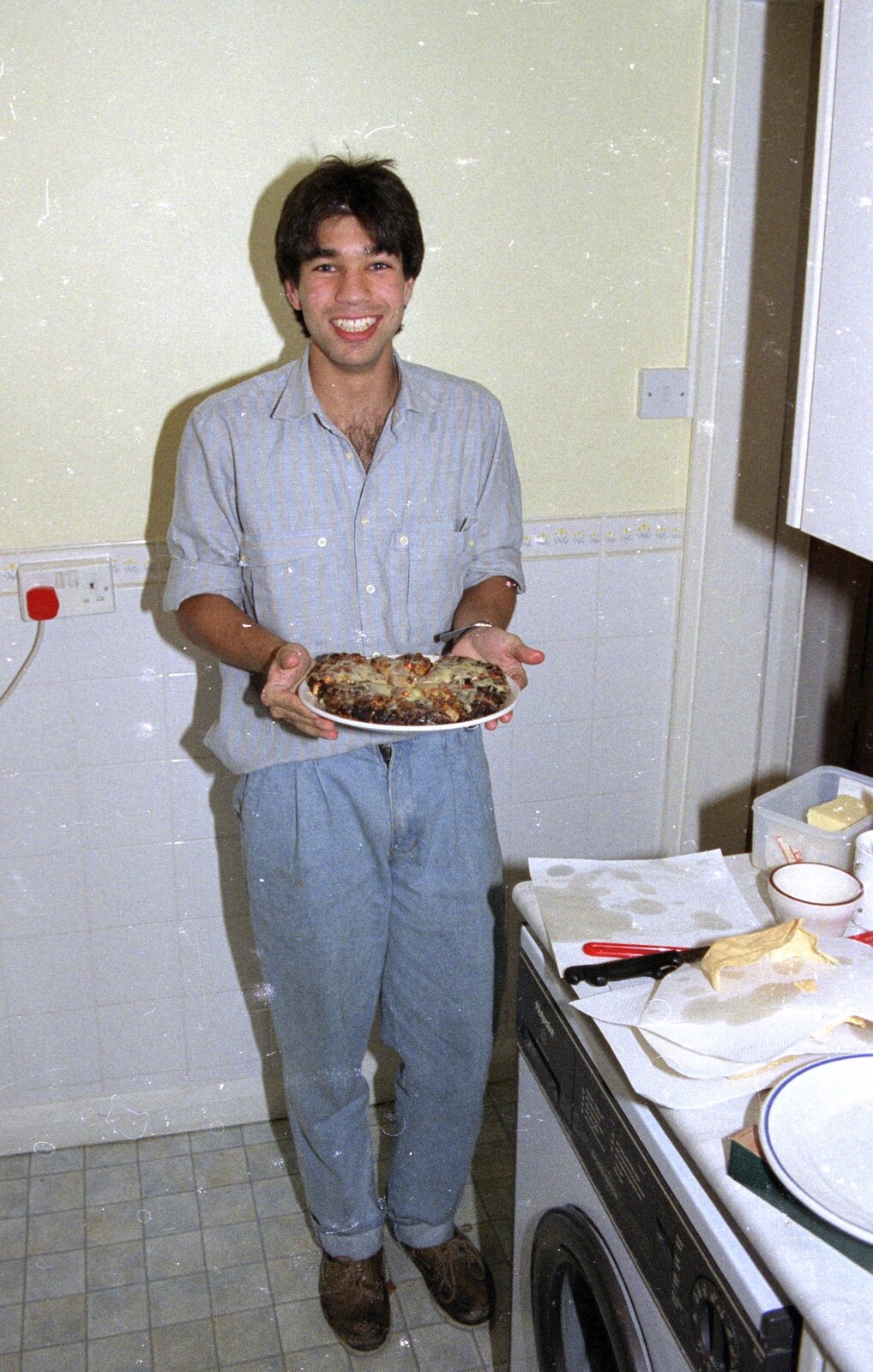 The pizza is well and truly 'brulee' from Nigel's Party and Hyde Park, Lancaster Gate, London - 16th October 1991